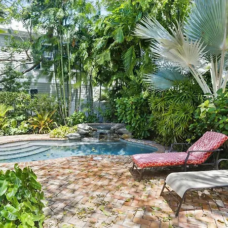 Emmas Secret By Avantstay Heart Of Old Town W Shared Pool Month Long Stays Only